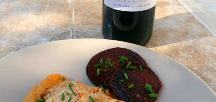 Dinde marinée au piment d'Espelette, purée de patates douces, betterave rôtie, Château de Rochemorin rouge 2019