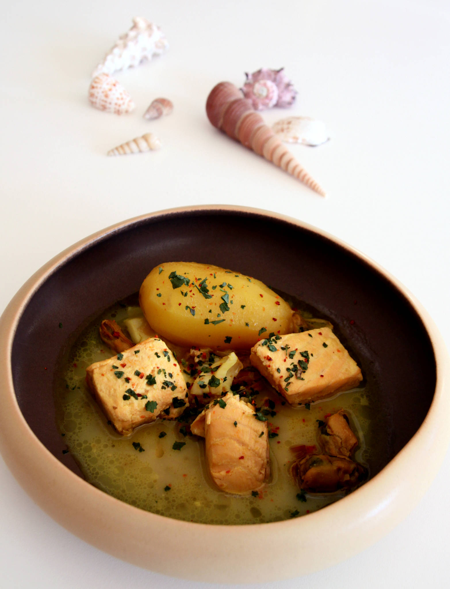 Curry de poissons et pommes de terre, bouillon gingembre, citronnelle et coco