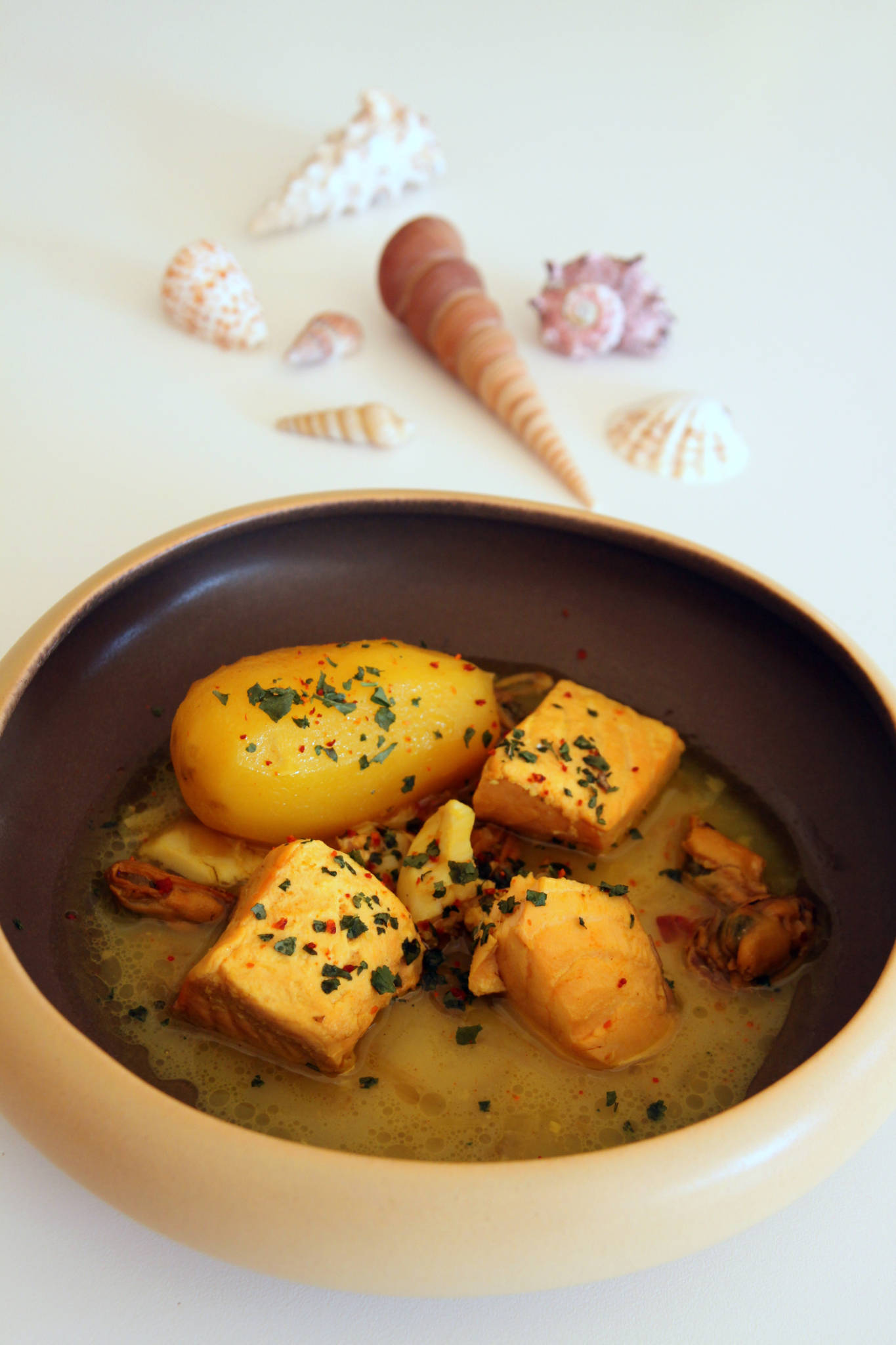 Curry de poissons et pommes de terre, bouillon gingembre, citronnelle et coco