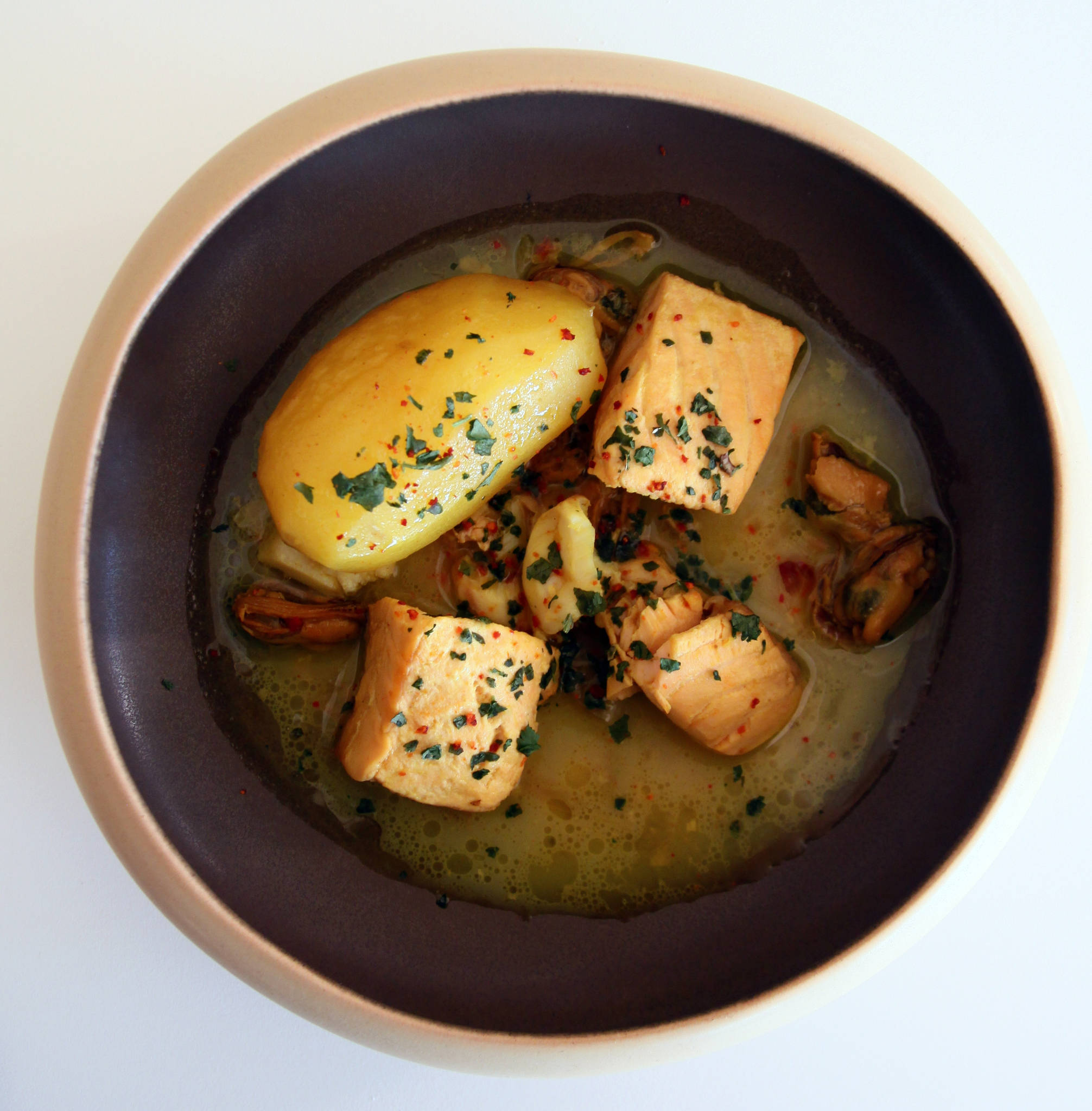 Curry de poissons et pommes de terre, bouillon gingembre, citronnelle et coco