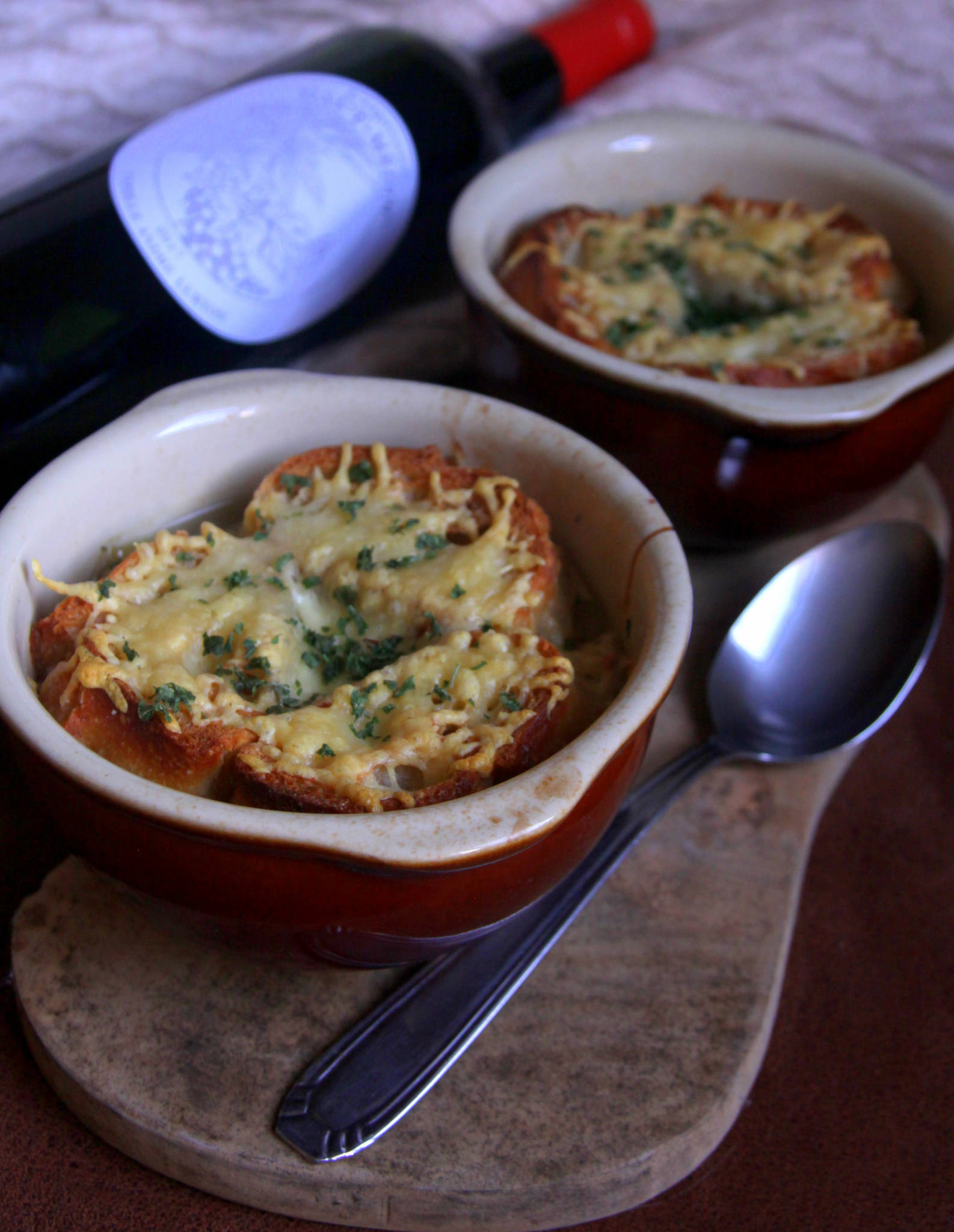 Soupe à l'oignon gratinée, L'Expression Haut-Médoc rouge 2017